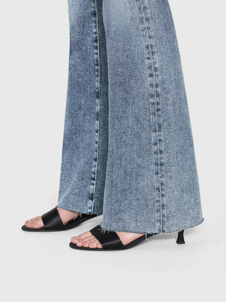 Le Easy Flare Raw Hem Jeans - Premium clothing at Lonnys NY - Just $268! Shop Womens clothing now