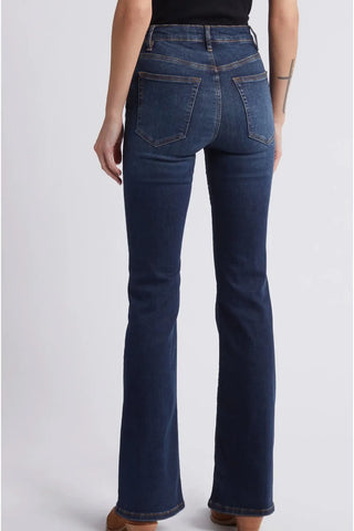Frame Le Easy Flare Jeans - Premium clothing at Lonnys NY - Just $268! Shop Womens clothing now