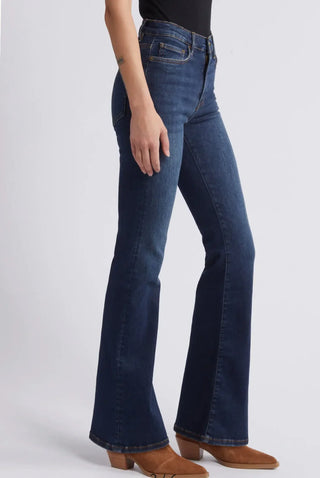 Frame Le Easy Flare Jeans - Premium clothing at Lonnys NY - Just $268! Shop Womens clothing now 